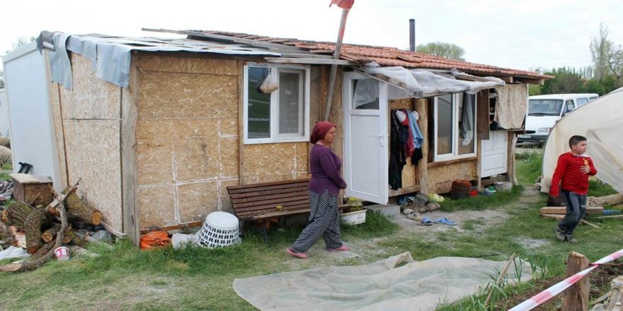 Verilen sözler tutulmadı! Depremzedeler 9 m2’lik konteynerlere terk edildi!