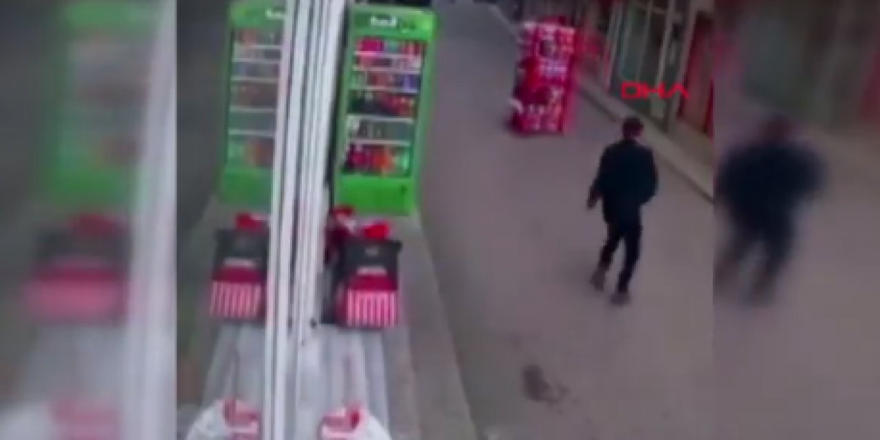 Türkiye bu videoyu konuşuyor! Rüzgarın etkisiyle uçan cips standı sosyal medyanın gündemin oturdu!