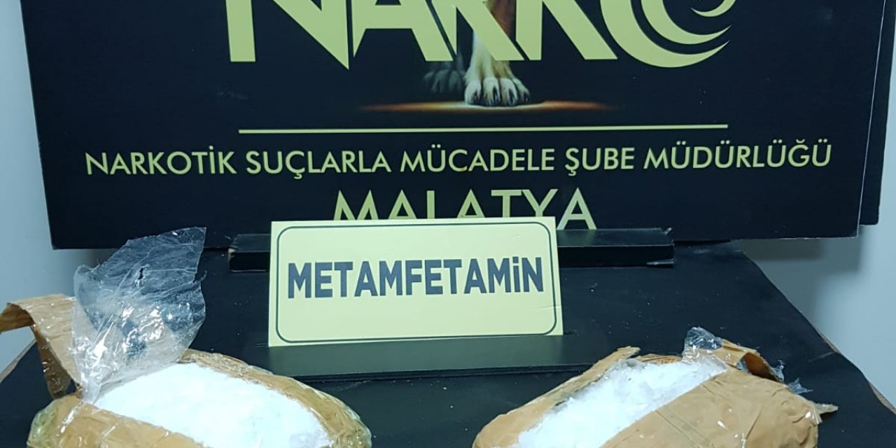 Minibüsün tavanında 1 kilo metamfetamin ele geçirildi; 3 gözaltı