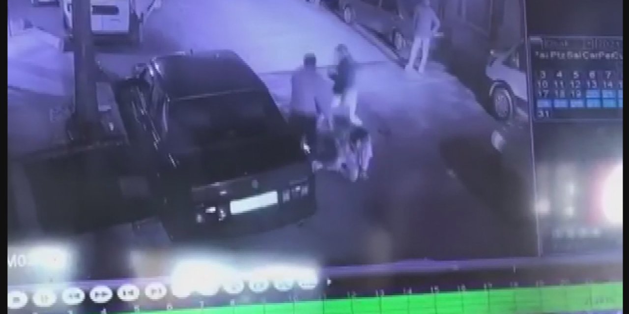 Bağcılar'da bir kişi sokak ortasında bıçaklı saldırıya uğradı, O anlar kameralara yansıdı