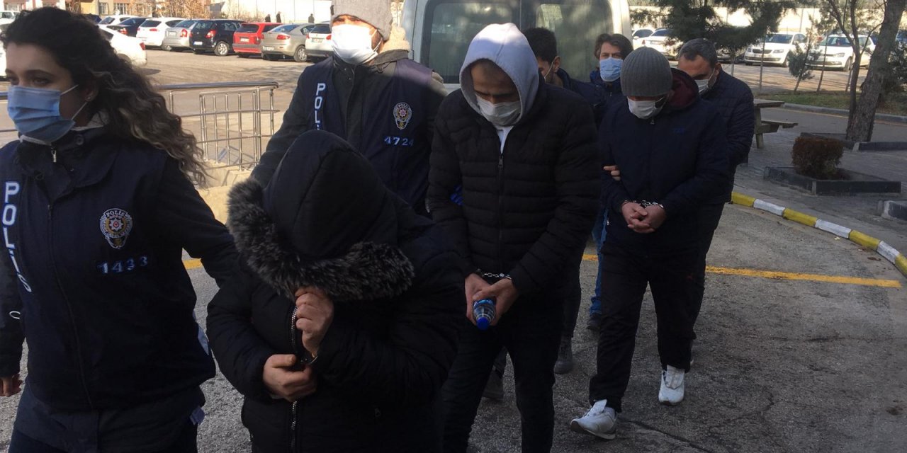 Ankara'da, kadınlara zorla fuhuş yaptıran 8 kişi adliyede