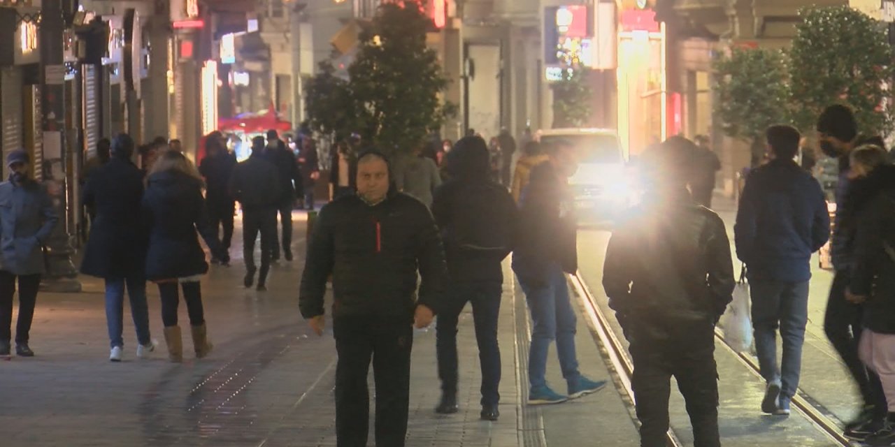 Kısıtlamanın başlamasıyla İstiklal Caddesi turistlere kaldı