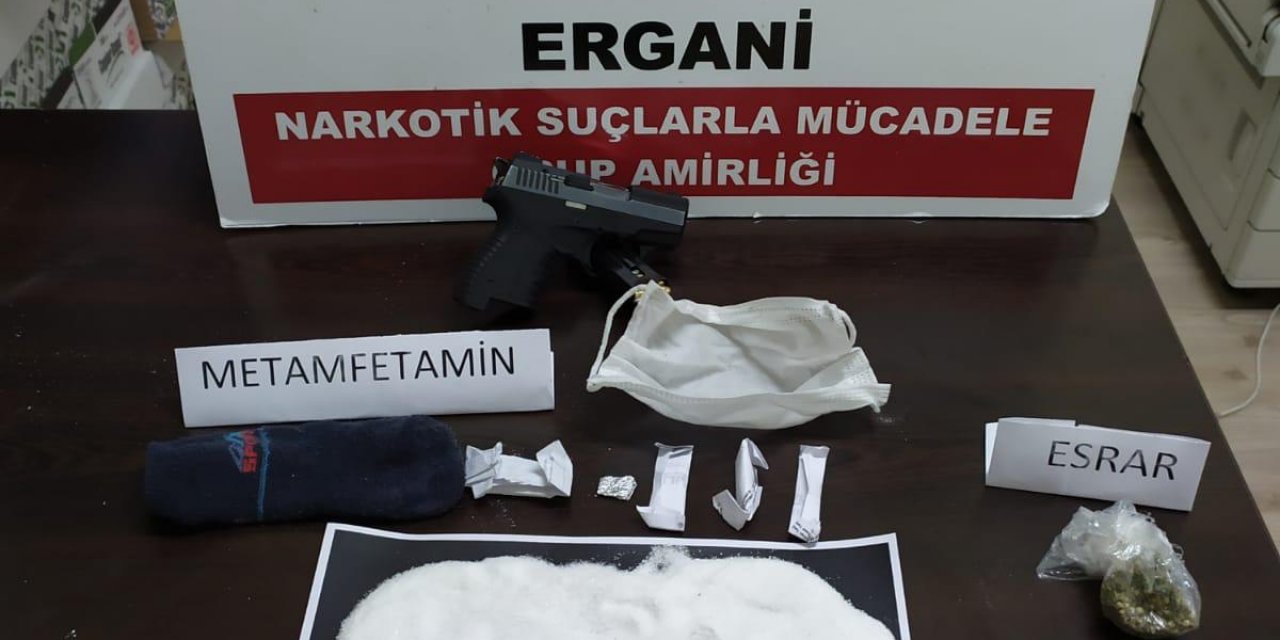 Ergani'de, araçta ele geçirilen 198 gram metamfetamine 2 tutuklama