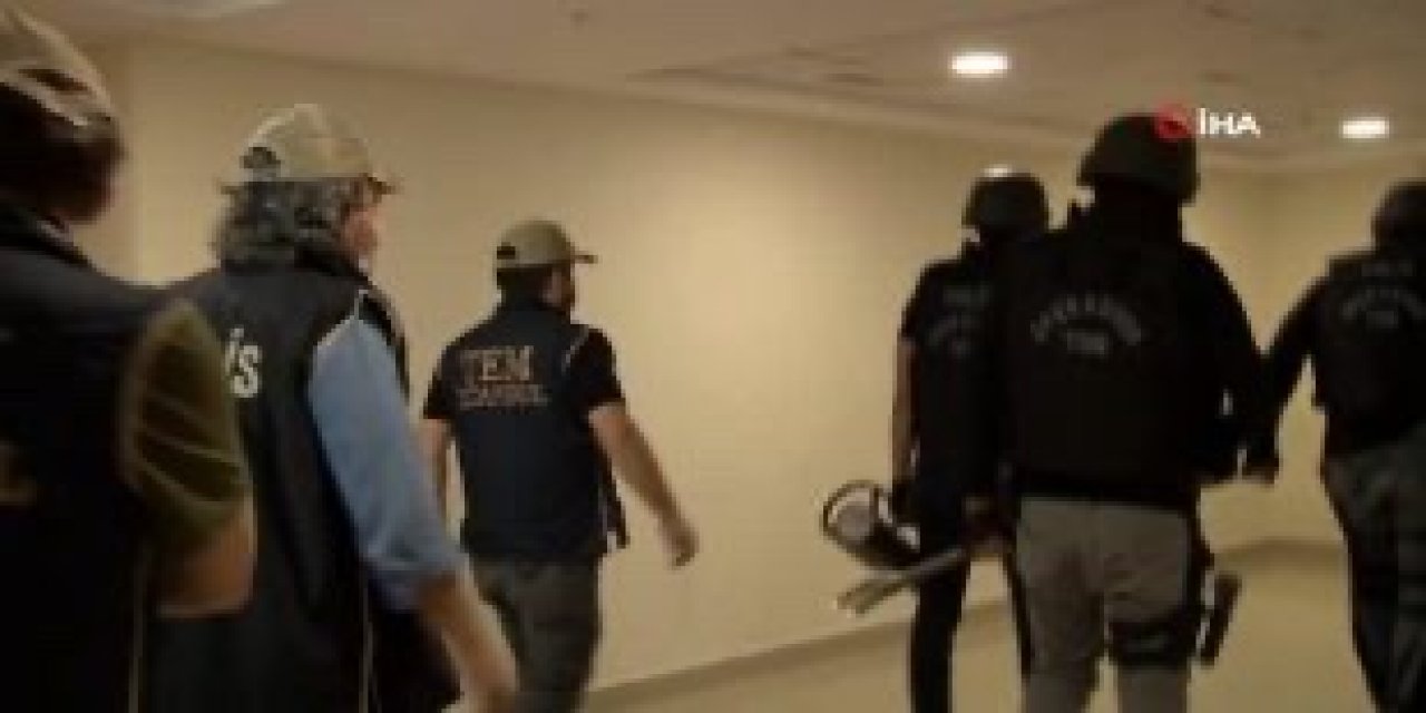 İSTANBUL – KARTAL’DA ORMANLIK BÖLGEDEKİ METRUK BİNA ALEV ALEV YANIYOR – 1