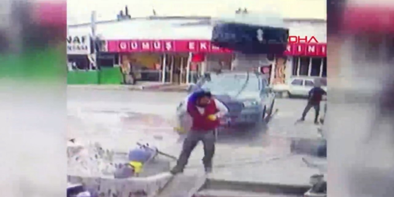 Dev tekerlek bomba gibi patladı! Ölümden kıl payı kurtuldu... İşte o anlar...