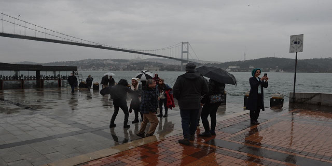 Sokağa çıkma yasağından "muaf" olan turistler Ortaköy'e akın etti!