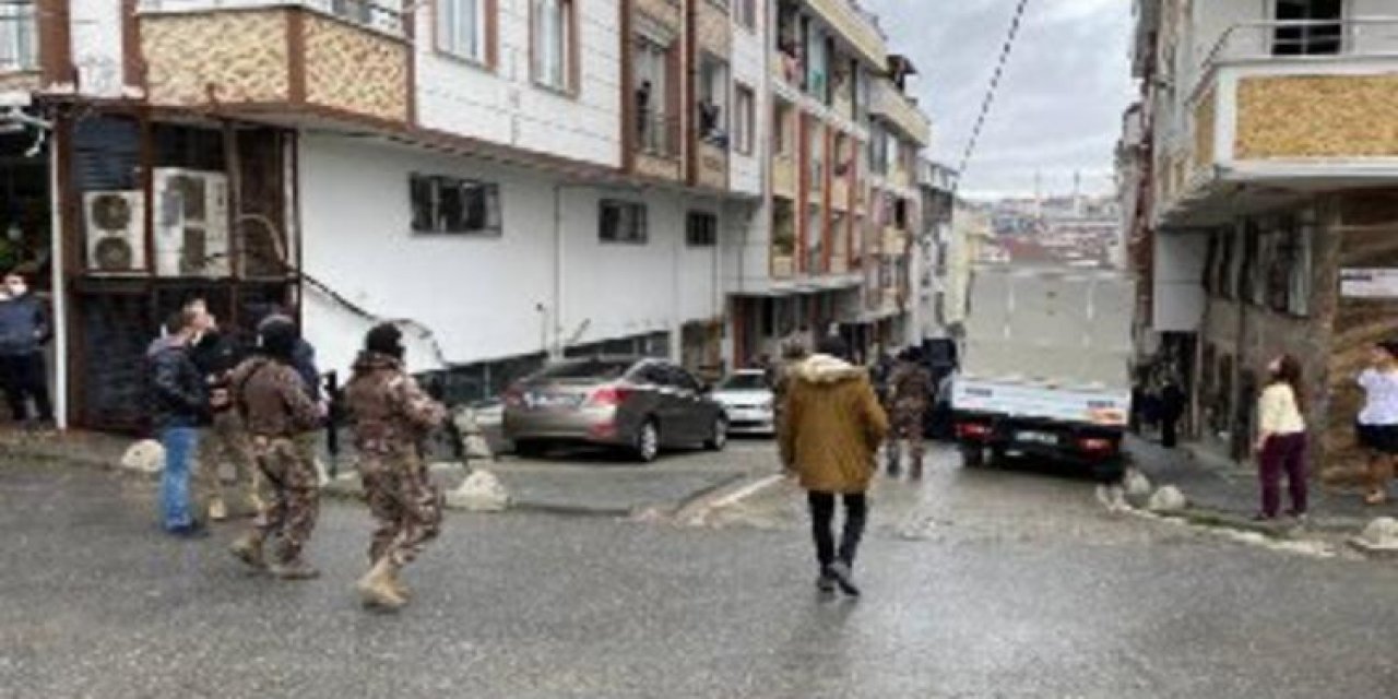 Kılıçlar çekildi... Silahlar patladı... Özel Harekat alarma geçti! İstanbul'un göbeğinde korku dolu anlar...