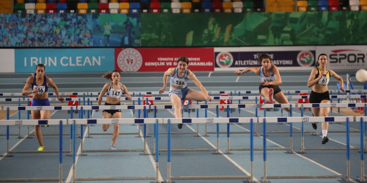 Milli atletlerden Salon Deneme Yarışları'nda yeni rekor