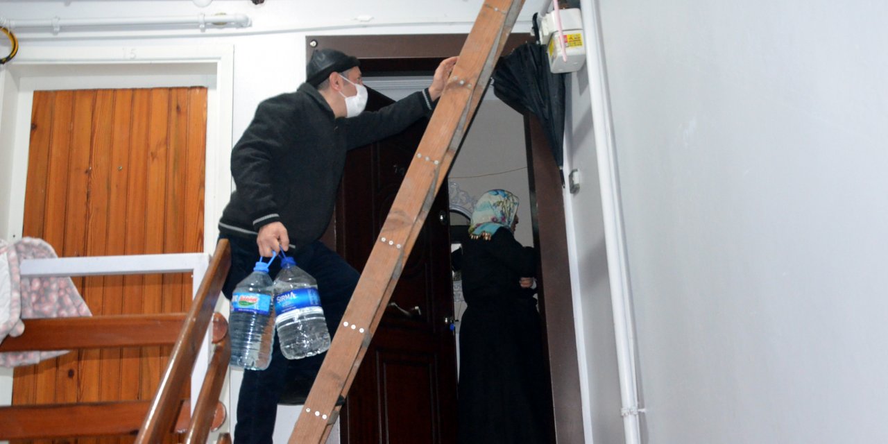 Avcılar'da yangına damacanalı müdahale