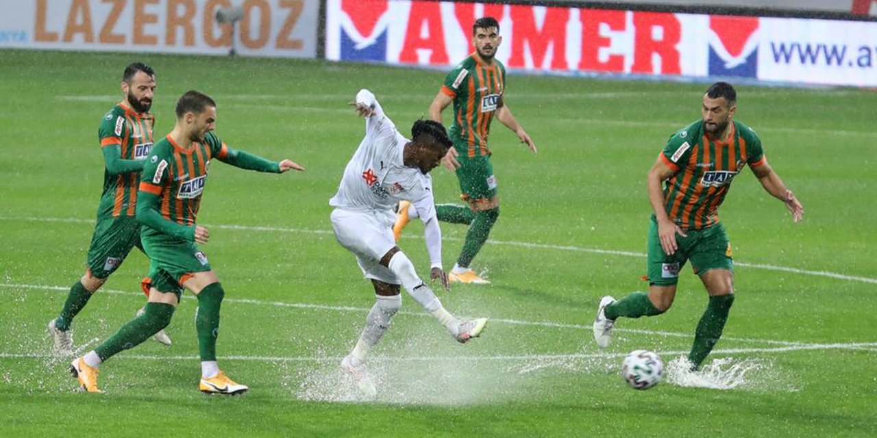 Aytemiz Alanyaspor - Demir Grup Sivasspor maçı ertelendi