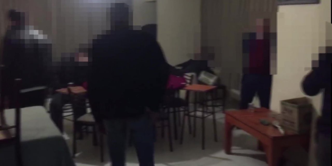 Mühürlenen kahvehanede bulunan 13 kişiye ceza 