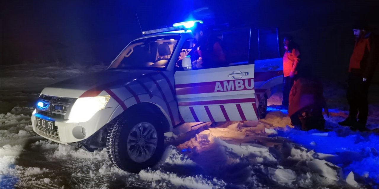 Van'da iki kadın hasta, 5 saatlik çalışmayla kurtarılarak hastaneye ulaştırıldı