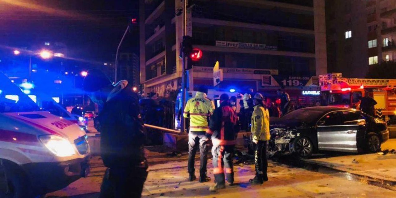 Özel harekat polislerini taşıyan zırhlı araç ile otomobil çarpıştı: 6 yaralı