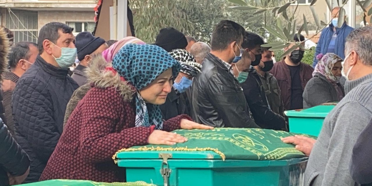 SON YOLCULUKLARINA UĞURLANDILAR: Manisa'da hayatları sonlanmış  bulunan 4 gençten geriye omuz omuza çekilmiş fotoğrafları kaldı (3)