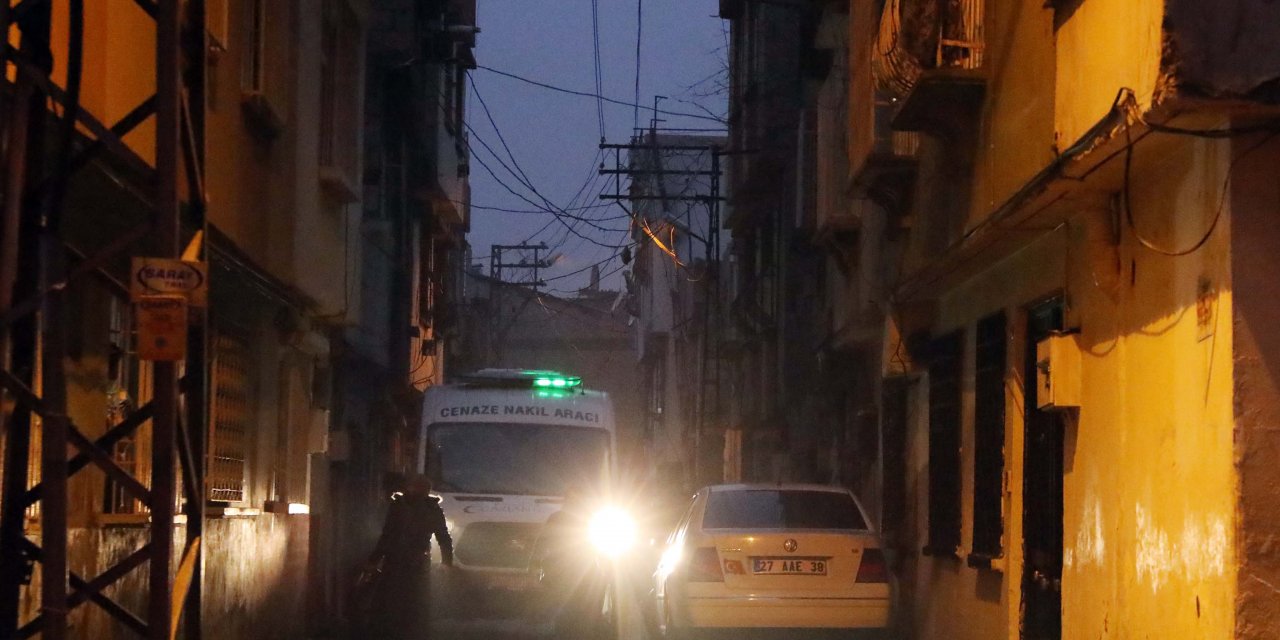 Yaşlı adam, yalnız yaşadığı evde çıkan yangında öldü
