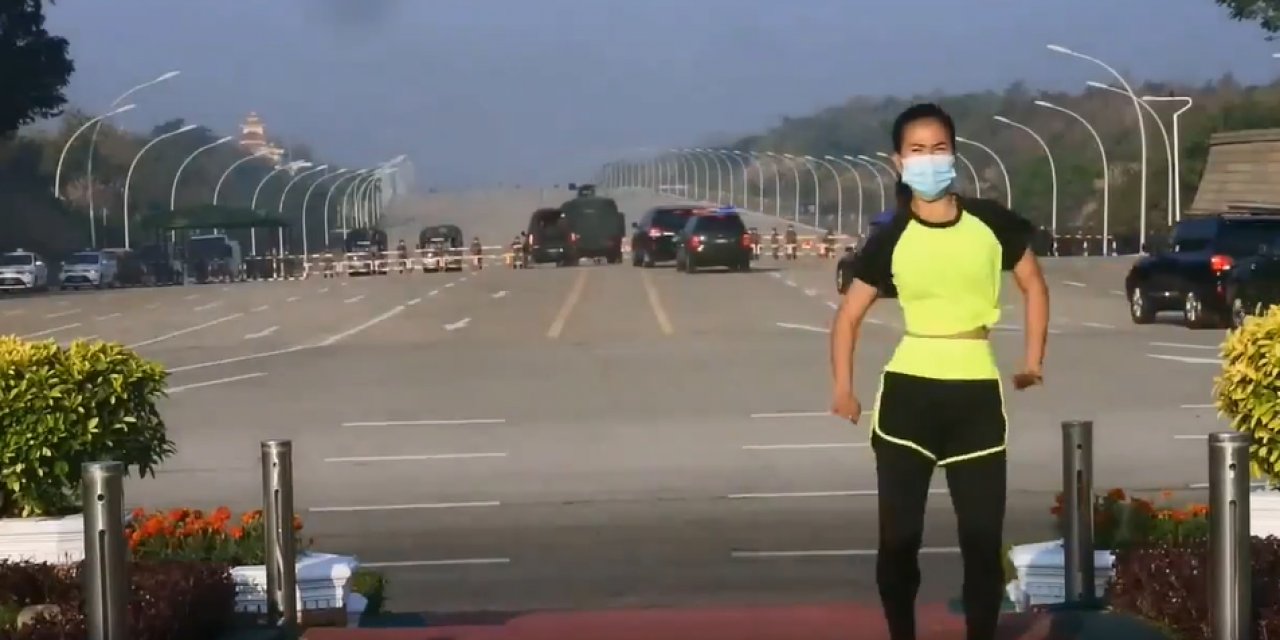 O hiçbir şeyin farkında değil ama... Dünyanın konuştuğu olayı aerobik videosu çekerken tesadüfen kayda aldı!