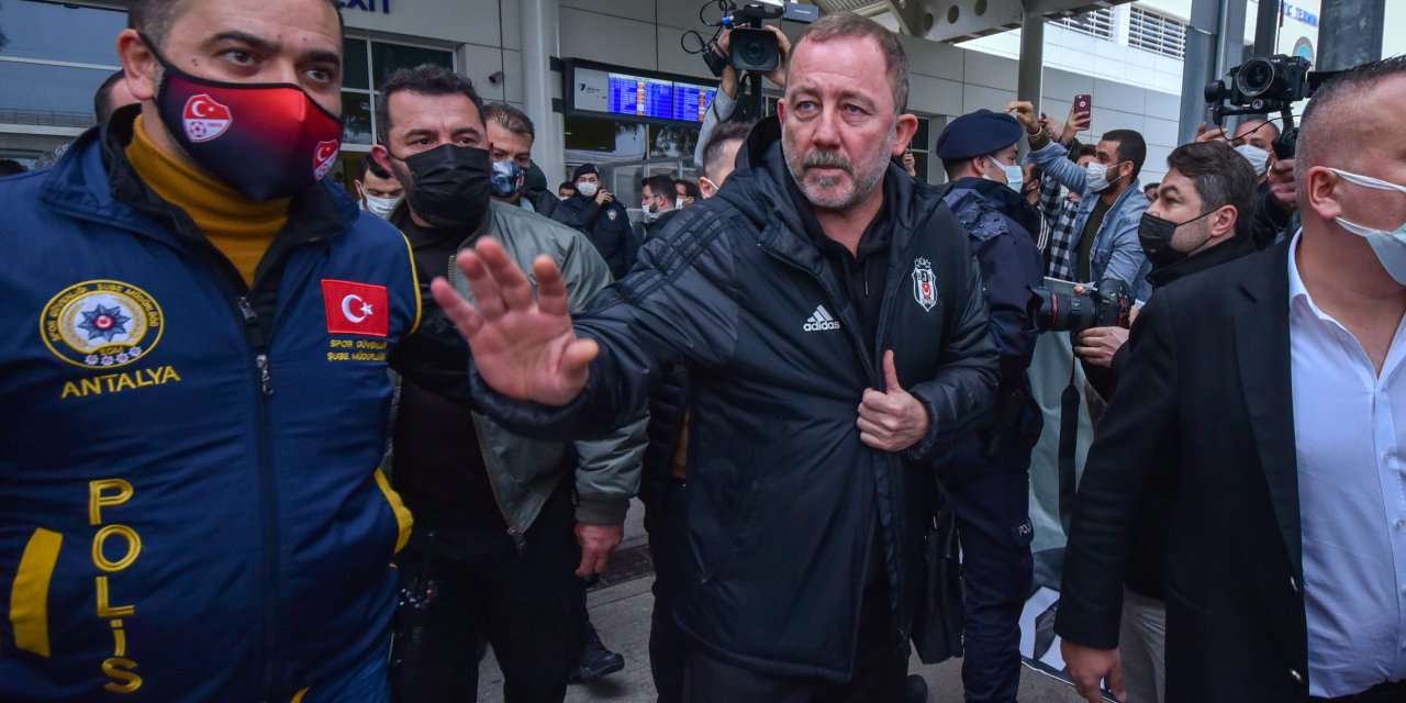 Beşiktaş'a Antalya'da coşkulu karşılama