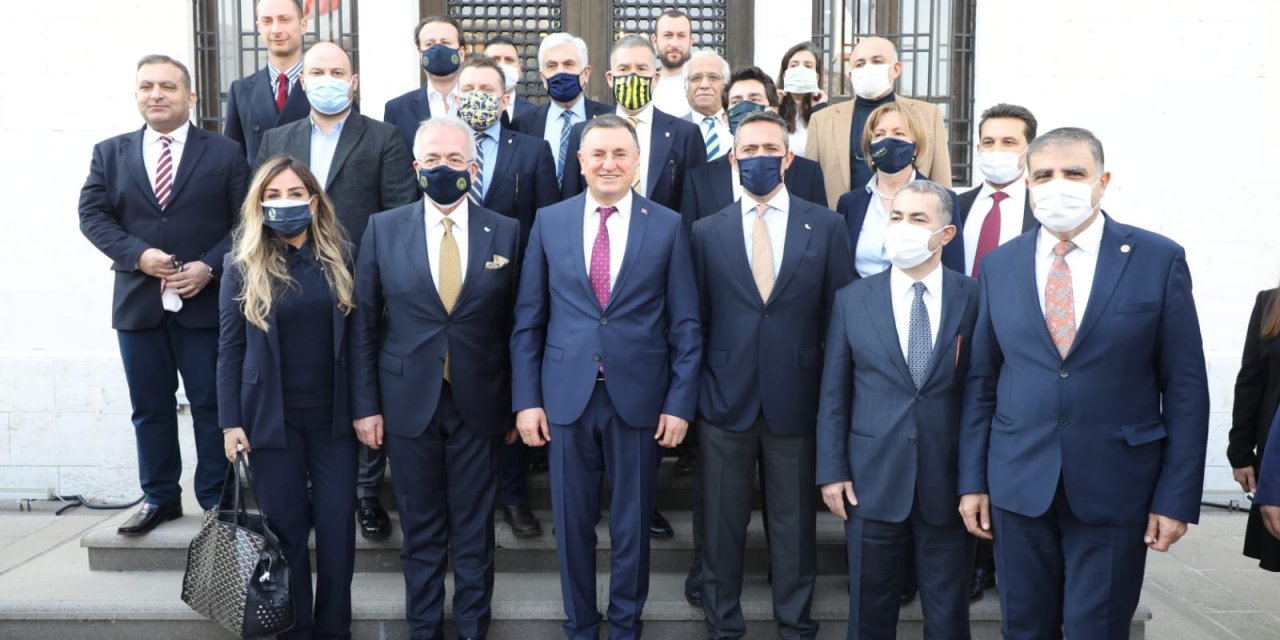 Fenerbahçe heyetinden başkan Lütfü Savaş'a ziyaret