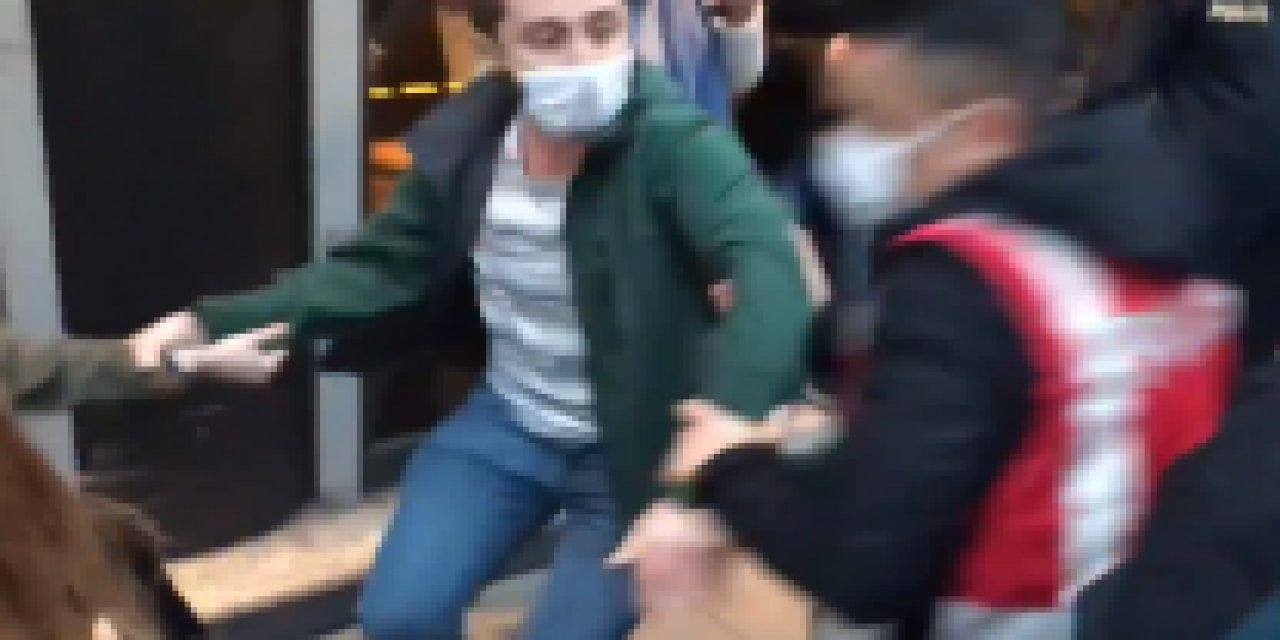 Kadıköy'de göstericilere müdahale eden polis sivil polisi de gözaltına almak istedi! İşte o anlar...