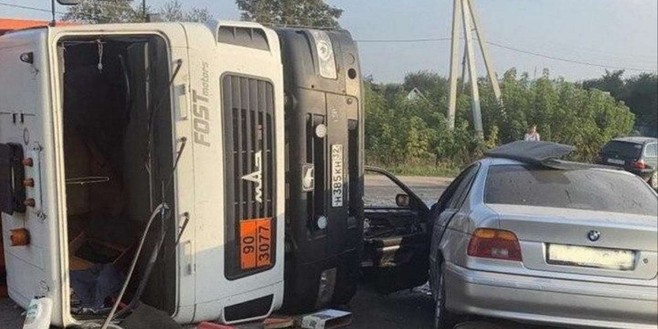 Rusya’da kaza sonrası kontrolden çıkan araç yayaların üzerine uçtu