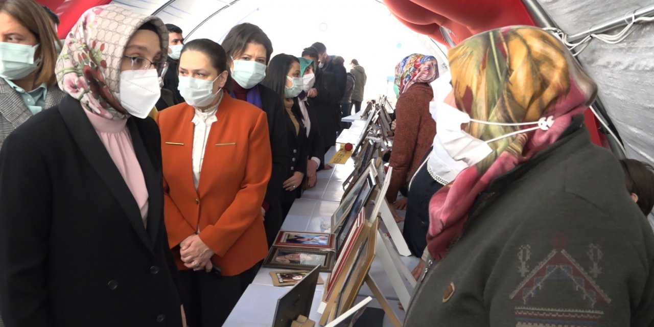 Evlat nöbetindeki aileleri ziyaret eden AK Parti'li Çam: Zafer işareti yapanlar, hezimete uğrayacak