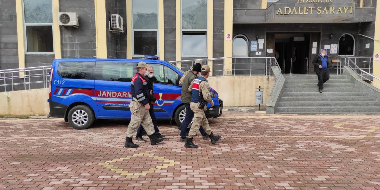 Kadın kıyafeti çalan hırsızları jandarma yakaladı