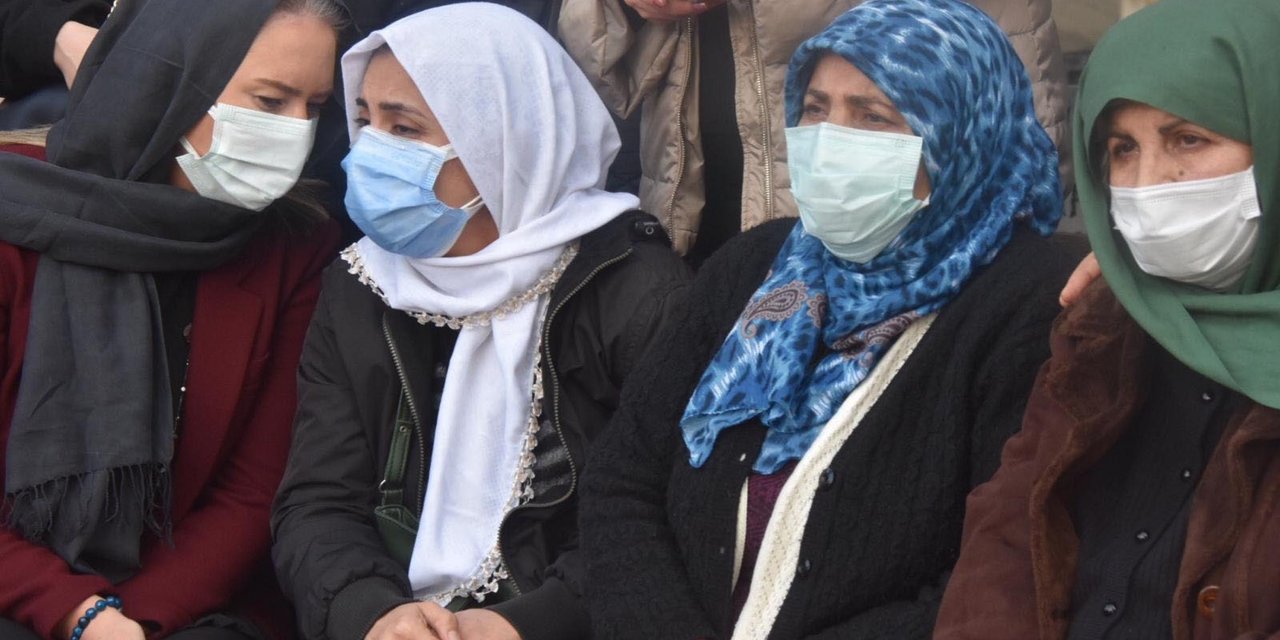 İzmir'de selde hayatlarını kaybeden damat ve kayınpederi toprağa verildi