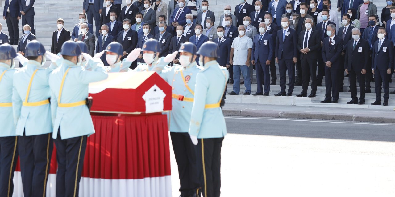 Eski Bakan Ergezen için TBMM'de tören