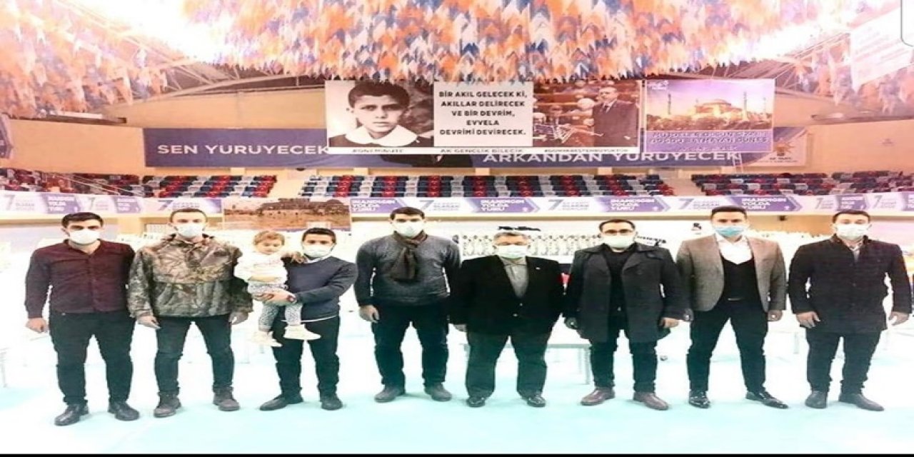 CHP Bilecik Milletvekili Yaşar Tüzün: Açılan bu pankart ile 'gelecek olan akıl','devrimi devirecek akıl' kime ve neye hizmet ediyor ve ne amaçla kurgulanıyor?