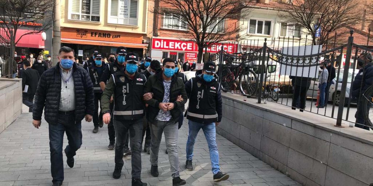 Eskişehir’de 'kuryeli' silah kaçakçılığı operasyonuna 4 tutuklama