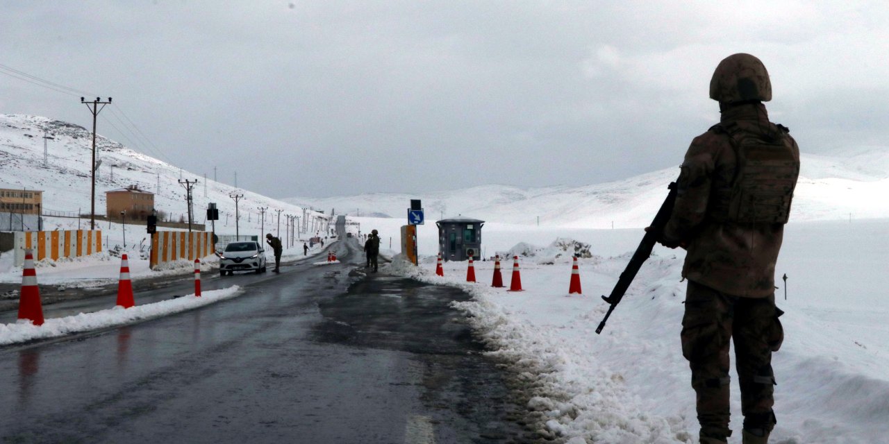 Van- Bahçesaray yolunda, facianın yıl dönümünde jandarmadan çığ nöbeti