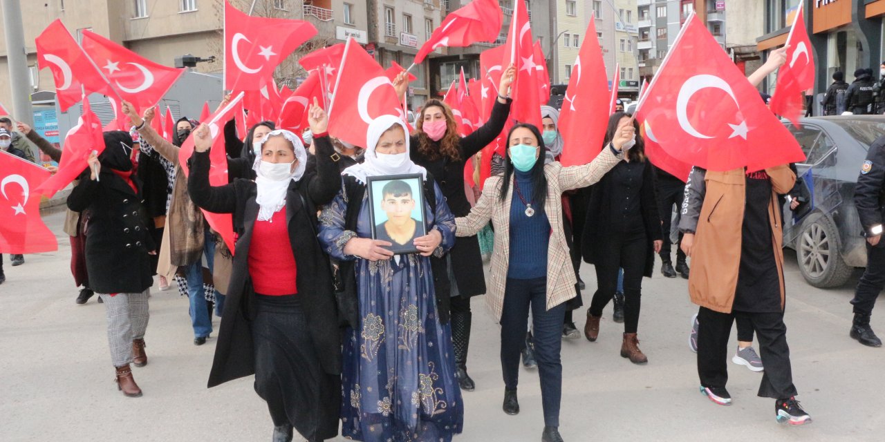 Şırnaklı kadınların HDP önündeki eyleminde 22'nci hafta; 'Neden oğlumu götürdüler'