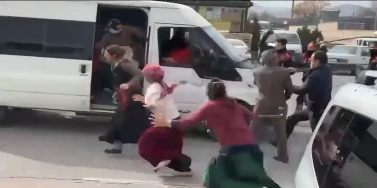 Kenti savaş alanına çeviren kavgada; 2 tüfek, 8 demir levye, 53 sopa ele geçti