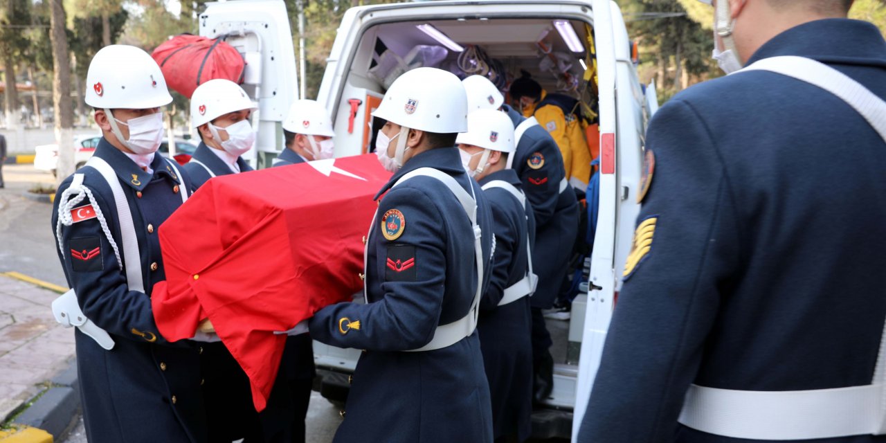 Suriye’de şehit olan astsubayın cenazesi Gaziantep'e getirildi