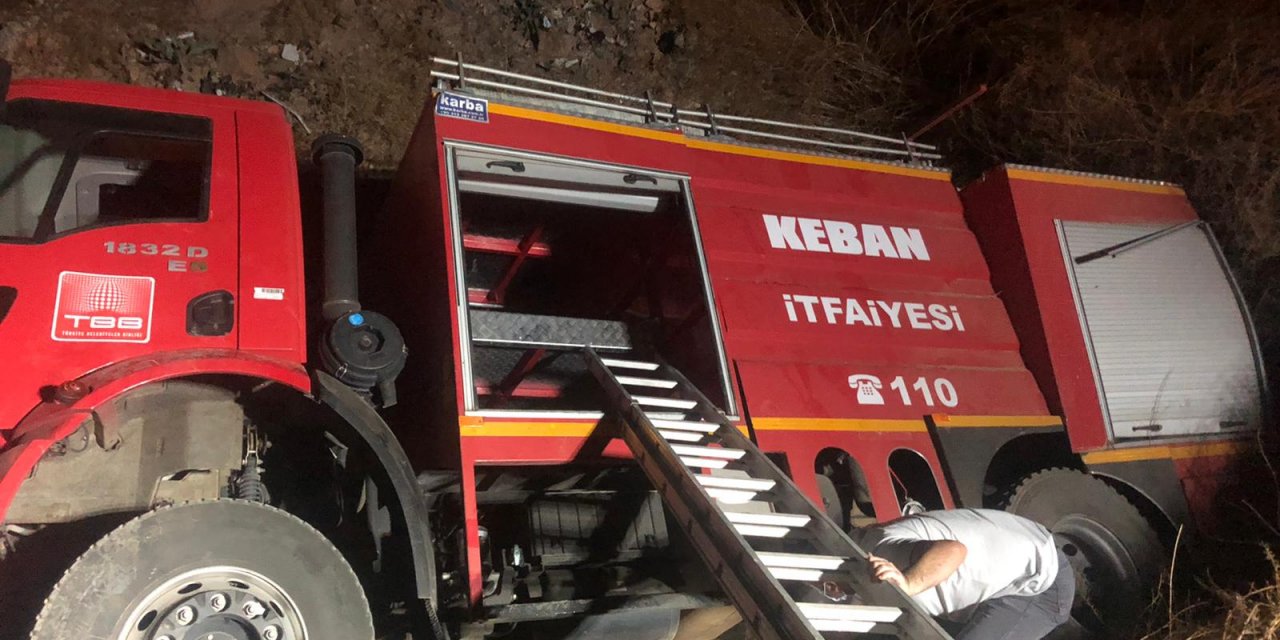 Elazığ'da kamyon ve müdahaleye giden itfaiye aracı devrildi: 3 yaralı