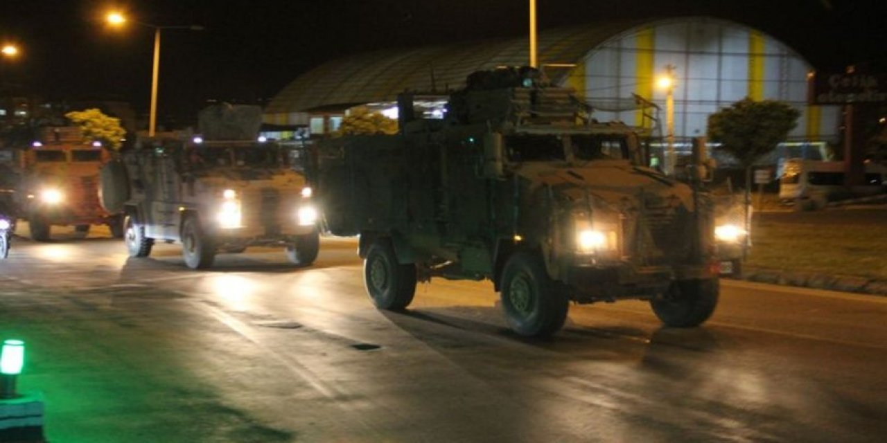 TÜRK Silahlı Kuvvetleri;  Hatay-Suriye sınır hattına askeri sevkiyat gerçekleştirildi.