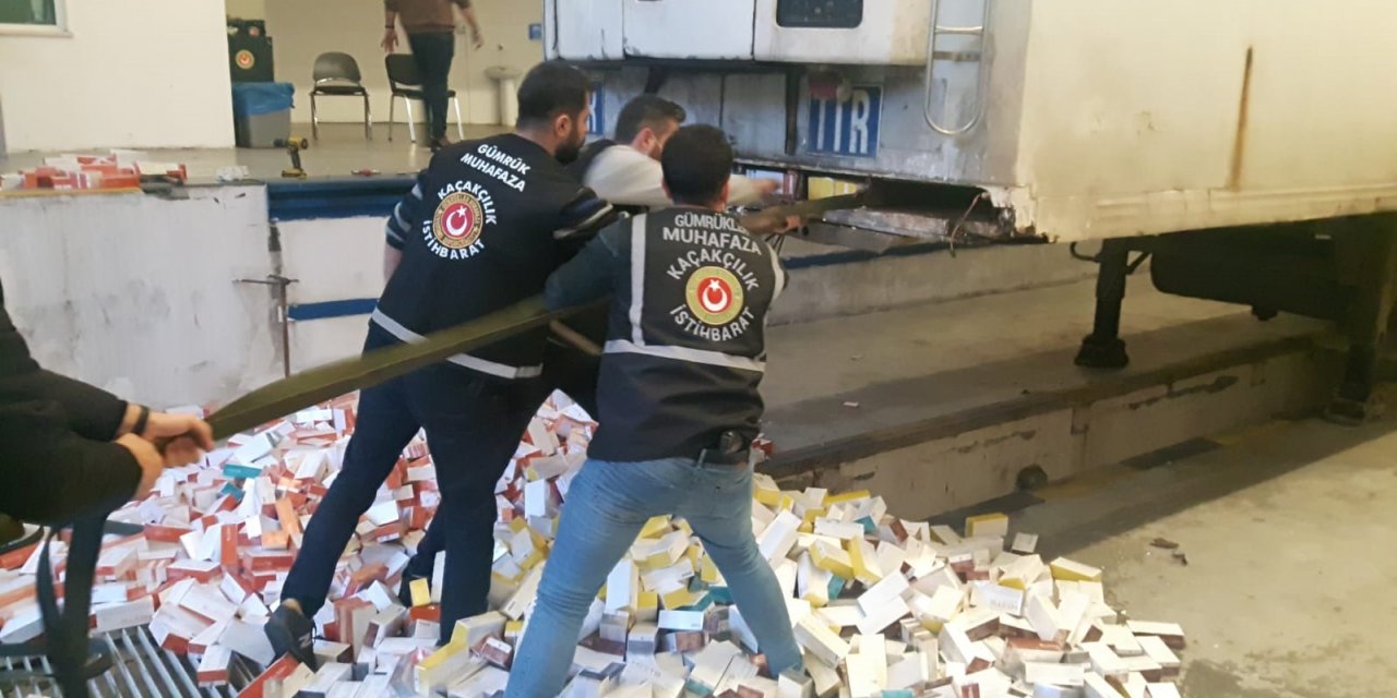 Sarp Sınır Kapısı'nda, 30 bin paket elektronik sigara tütünü ele geçirildi