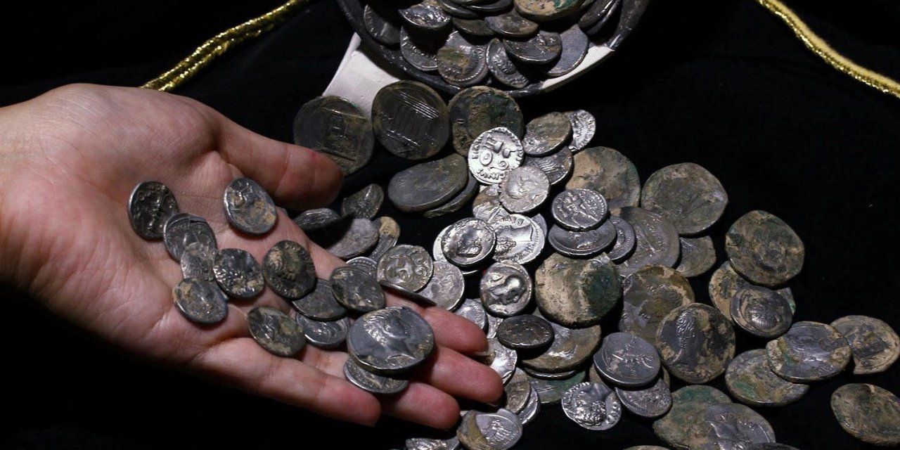 Roma İmparatoru Ceaser ve Brutus'un sikkeleri Aizanoi Antik Kenti'nden çıktı