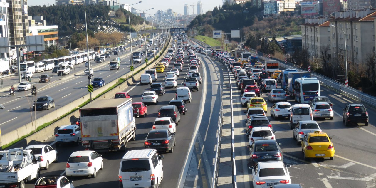 İstanbul'da kısıtlama öncesi trafik yoğunluğu