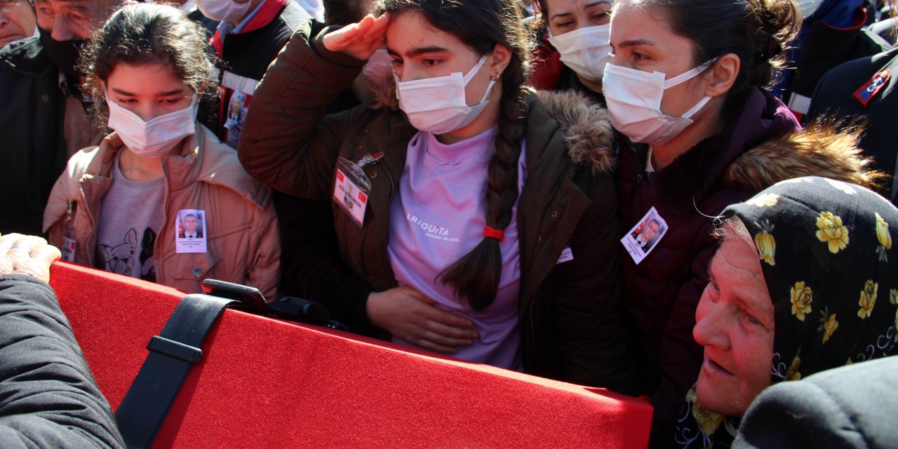 Şehit Jandarma Astsubay Kıdemli Başçavuş Demirel, memleketi Dazkırı'da toprağa verildi