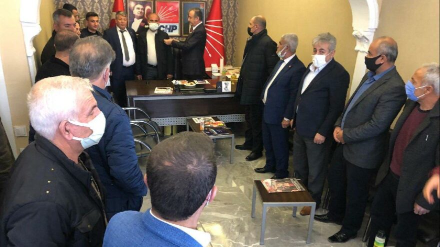 CHP'ye toplu katılım: 300 kişi birden CHP'ye üye oldu