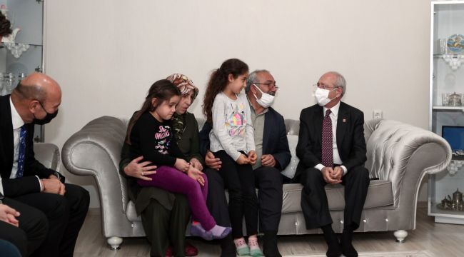 CHP Genel Başkanı Kılıçdaroğlu, şehit Uzman Çavuş Mehmet Onur Özbent'in ailesine taziye ziyaretine gitti