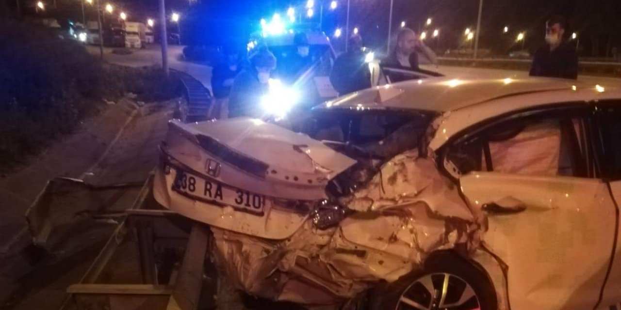 TIR'ın çarptığı otomobildeki hemşireyi kaybettik yaralılar var