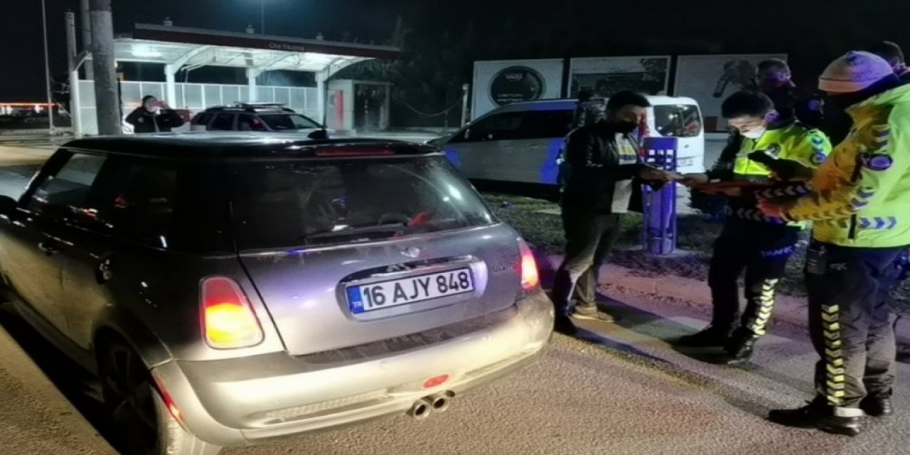 Polisten kaçan otomobede uyuşturu bulundu 3 gözaltıa