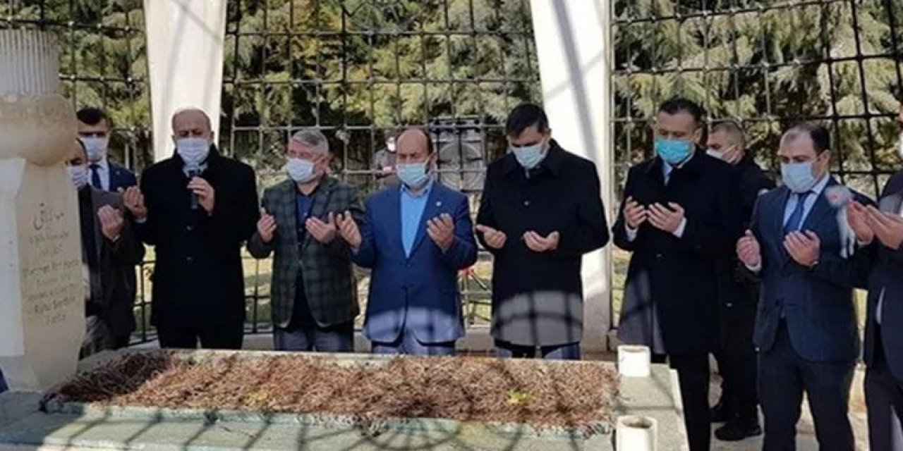 Milli Mücadele döneminde İngilizlerin desteği ile gerici isyanlara destek veren ve Kuvayi Milliye’ye düşmanına Çorum Valisi ve AKP’lilerden  mezarı başında anma