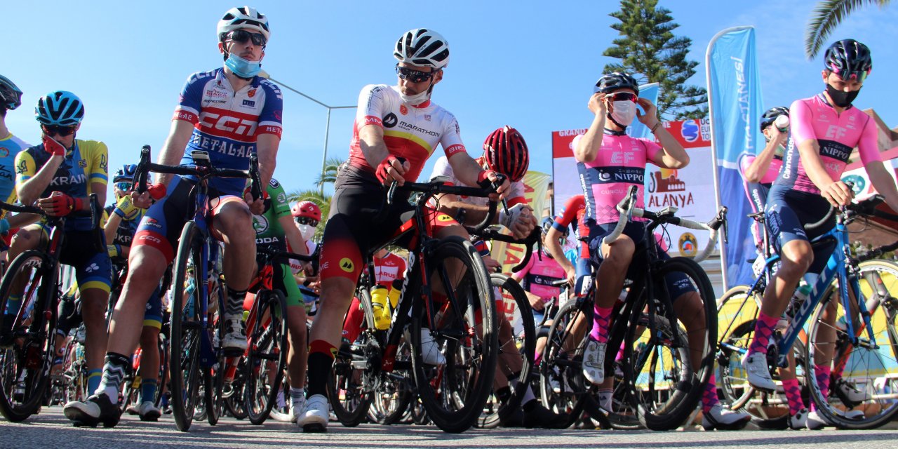 Grand Prix Yol Bisiklet Yarışları'nın Alanya etabı başladı
