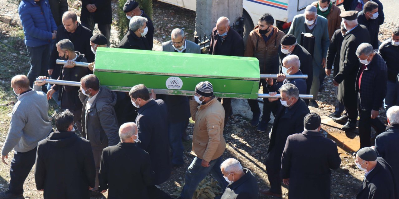 Muhtarlık seçimi ve kaçak kazı nedeniyle husumetli ailelerin çatışmasında hayatını kaybeden 6 kişi defnedildi