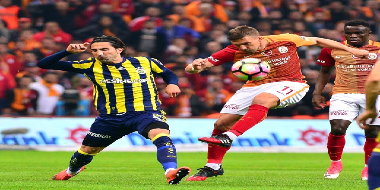 Derbiyi kazanan Galatasaray, liderliğe yükseldi: Fenerbahçe - Galatasaray: 0-1