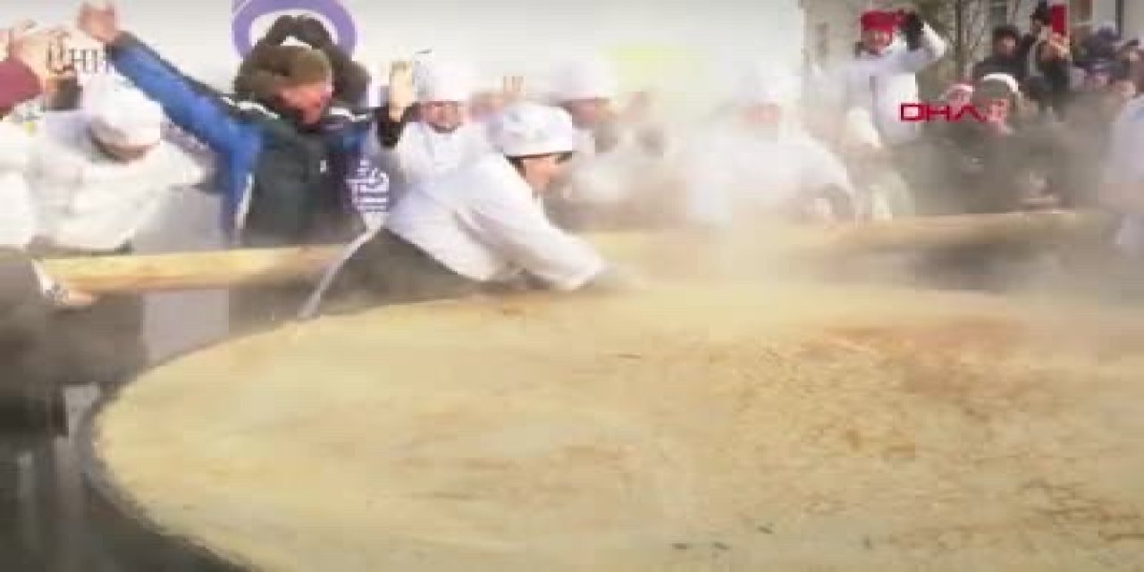 Rusya’da festivalde ülkenin en büyük pankekiyle rekor kırıldı
