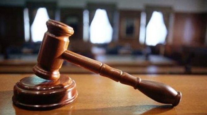 Üniversitenin uygulamasını eleştiren profesör işten atılmıştı; işe iade davasını kazandı